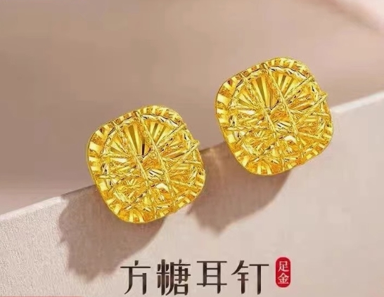 "黄金方糖 耳钉"